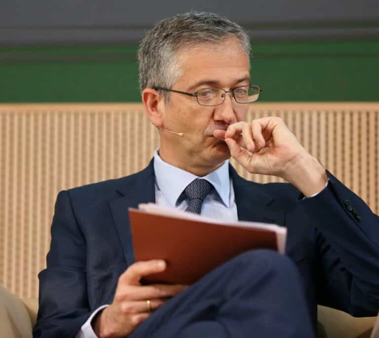 El Banco de España advierte de que sus previsiones serán peores el mismo día que publica las últimas