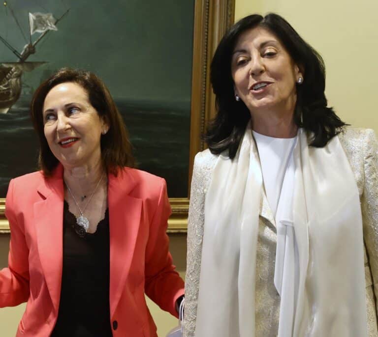 La detención de los dos agentes del CNI deja tocada a la jefa de los espías