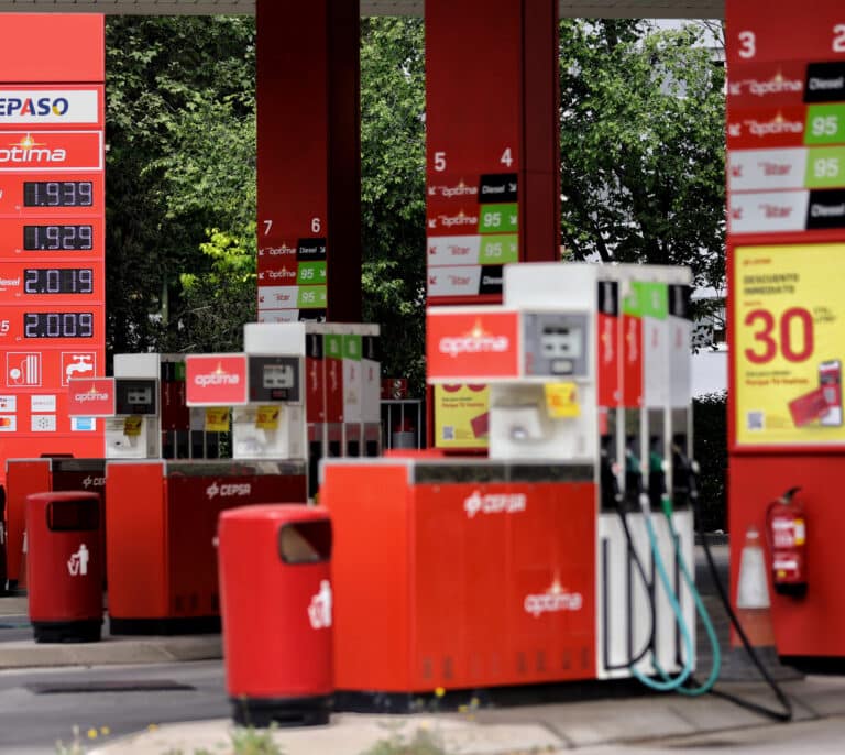 Cepsa, Repsol y BP preparan su batalla comercial en las gasolineras tras el fin de los descuentos
