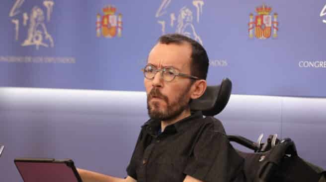 Junta de Portavoces en el Congreso de los Diputados El portavoz de Unidas Podemos en el Congreso, Pablo Echenique, responde a los medios en una rueda de prensa.