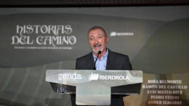 Pérez-Reverte se posiciona sobre el aborto y le llueven críticas