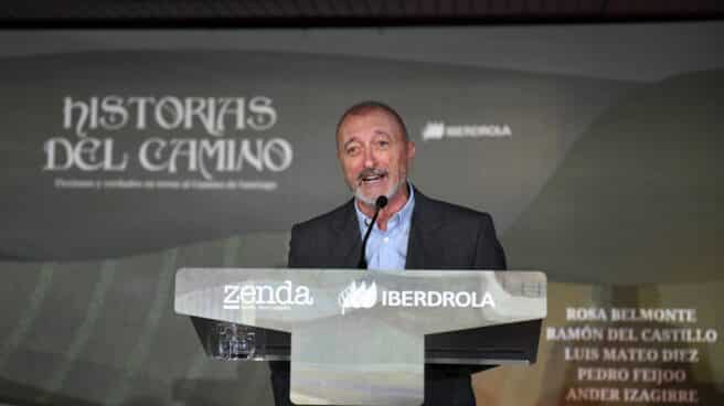 El escritor Arturo Pérez-Reverte interviene en la presentación de su libro ‘Historias del Camino’