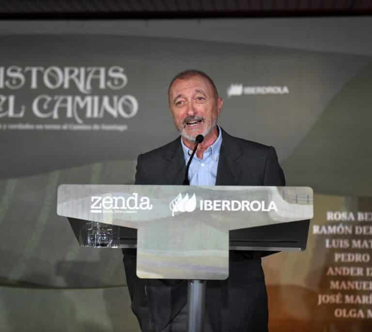Pérez-Reverte se posiciona sobre el aborto y le llueven críticas