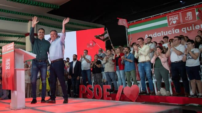 desembarco-campaña-ministros-salvar-soldado-Espadas Pedro Sánchez, arropando a Juan Espadas en uno de los actos organizados por el PSOE-A.