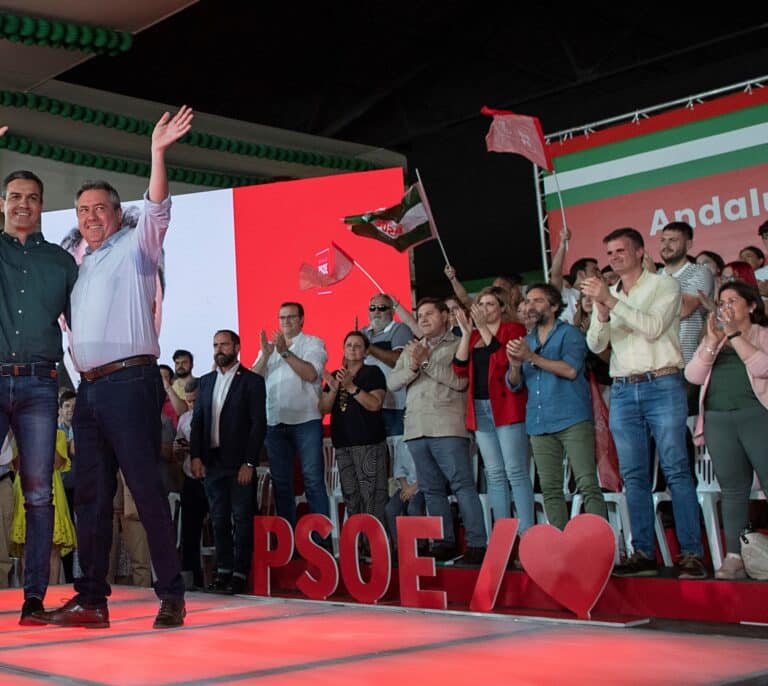 El desembarco en campaña de ministros para (intentar) salvar al 'soldado Espadas'