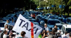 El Taxi se moviliza contra Ayuso por el 'traje a medida' que ultima para los VTC en Madrid