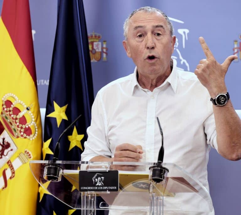 Baldoví traslada "todo su apoyo" a Mónica Oltra mientras la oposición exige su dimisión