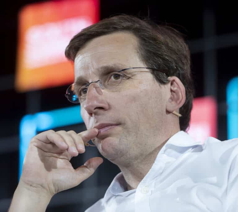 "Almeida tiene muchos perros a los que obedecer": la crítica del PSOE que enfurece al PP