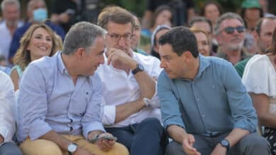 Génova recomienda a Juanma Moreno ser más agresivo en el debate electoral