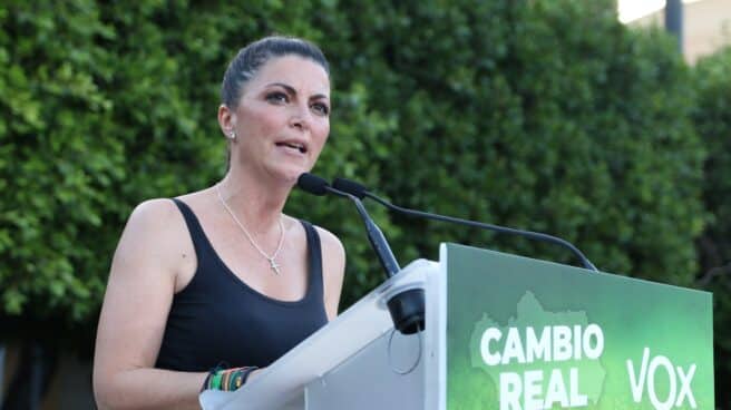 La candidata a la Presidencia de la Junta de Andalucía, Macarena Olona, en un acto de campaña en El Ejido. La candidata a la Presidencia de la Junta de Andalucía, Macarena Olona, en un acto de campaña en El Ejido.