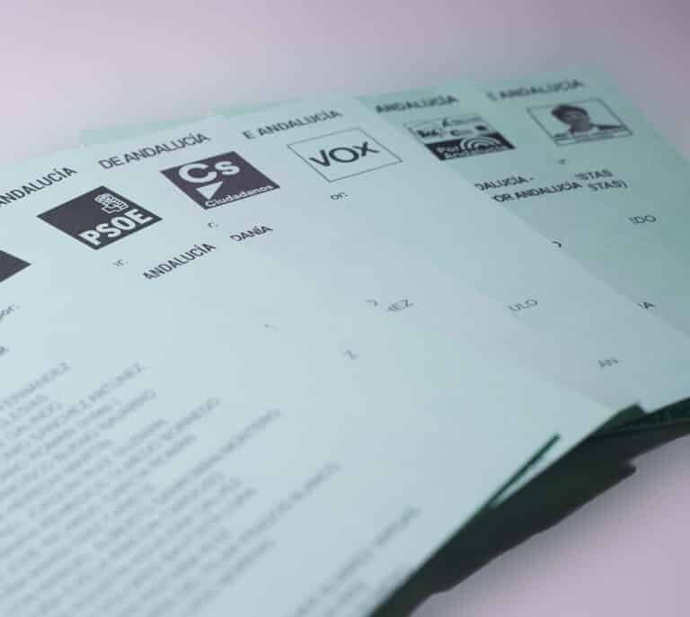 La desmovilización y el 'efecto playa', los obstáculos de este 19J para los partidos en Andalucía