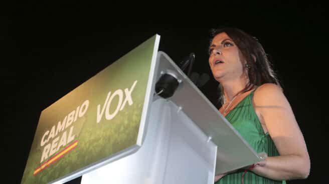 La candidata de Vox, Macarena Olona, tras las votaciones a la presidencia de la Junta de Andalucía en el Plaza de Armas, a 19 de junio de 2022 en Sevilla.