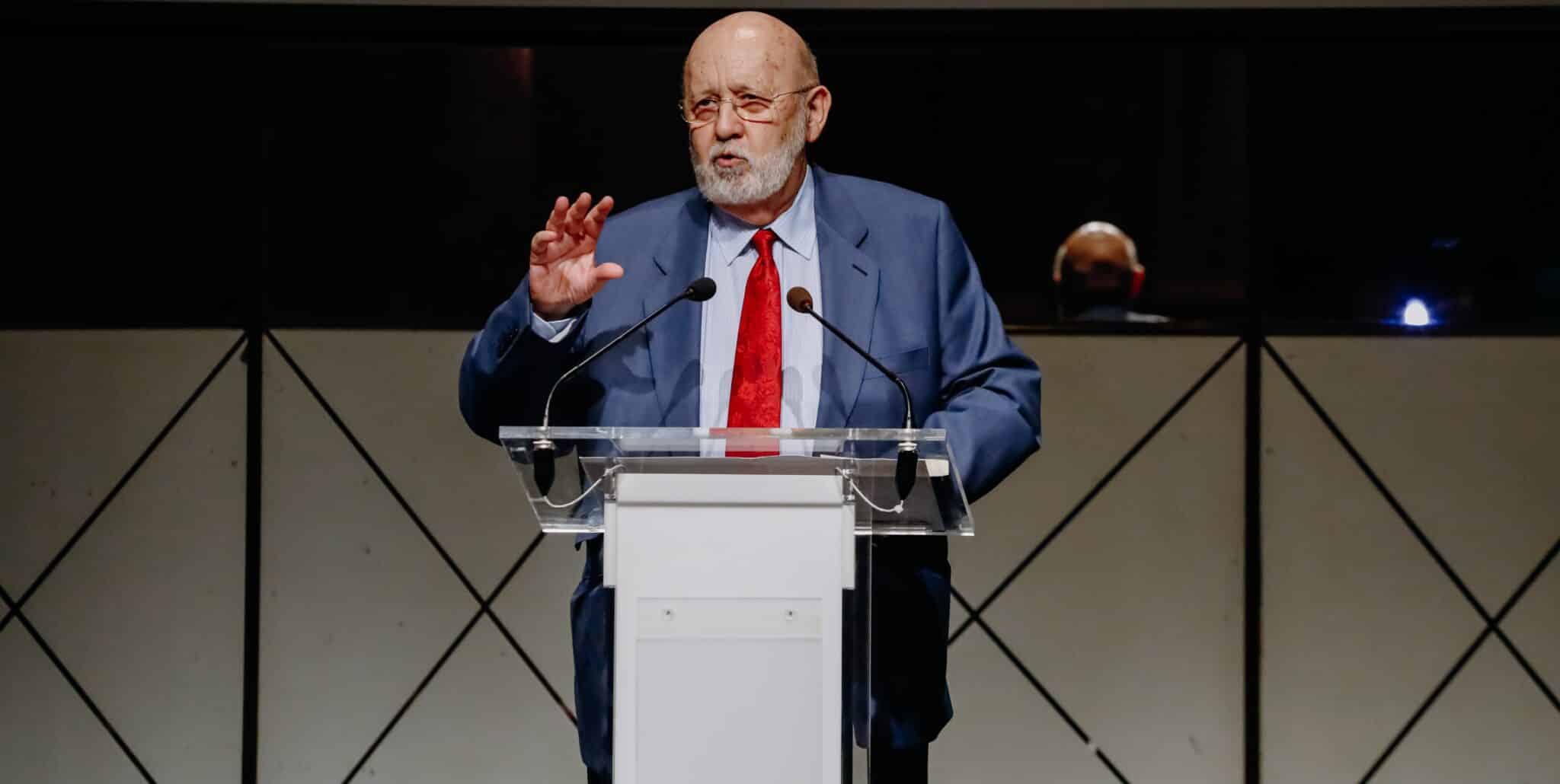 El presidente del CIS, José Félix Tezanos, durante la presentación de su libro sobre Pedro Sánchez este martes.