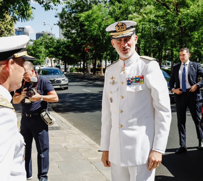 La semana de Felipe y Letizia (y Sofía): buenas encuestas, patronatos y varios viajes