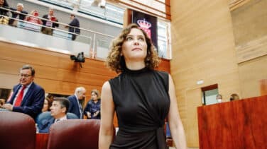 Ayuso deflactará el IRPF en 2022, subirá el salario a los docentes y aplicará el Big Data en las aulas