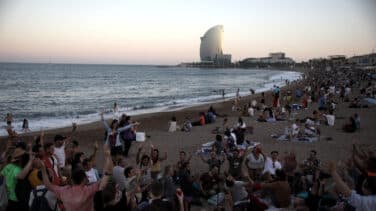 Arranca Sant Joan en Barcelona, con playas abarrotadas y sin restricciones