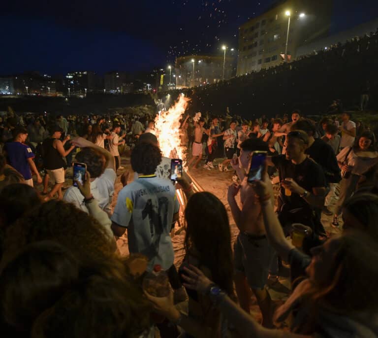 Detienen a dos personas por abusos sexuales en la noche de San Juan en A Coruña