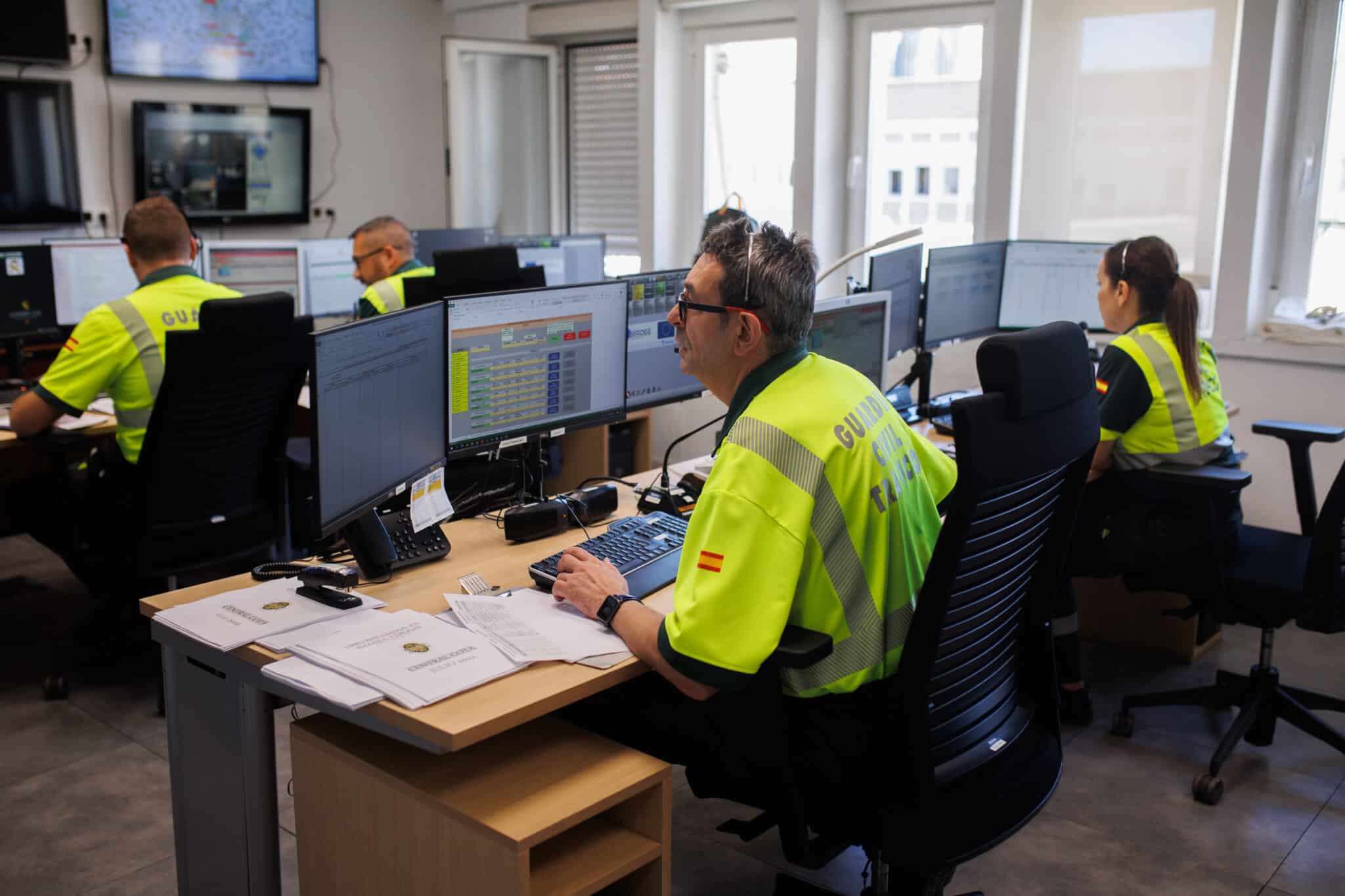 Agentes de la Guardia Civil de Tráfico.