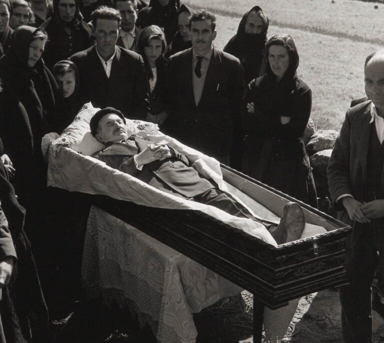 Virxilio Viéitez, el fotógrafo de los funerales por encargo que cautivó a Cartier-Bresson