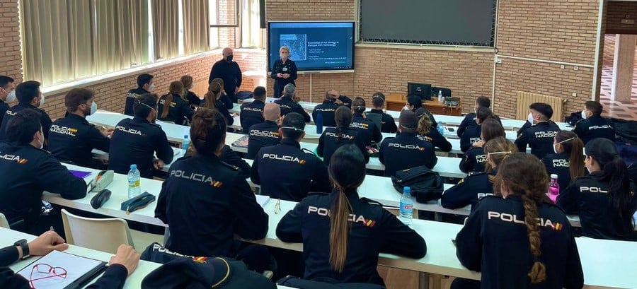 Policías formándose en la Escuela Nacional de Ávila.