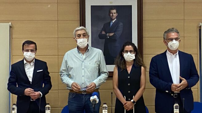 Los alcaldes de Don Benito y Villanueva y los miembros de la comisión anuncian los nombres propuestos para la ciudad resultante de la fusión - AYUNTAMIENTO DE VILLANUEVA DE LA SERENA