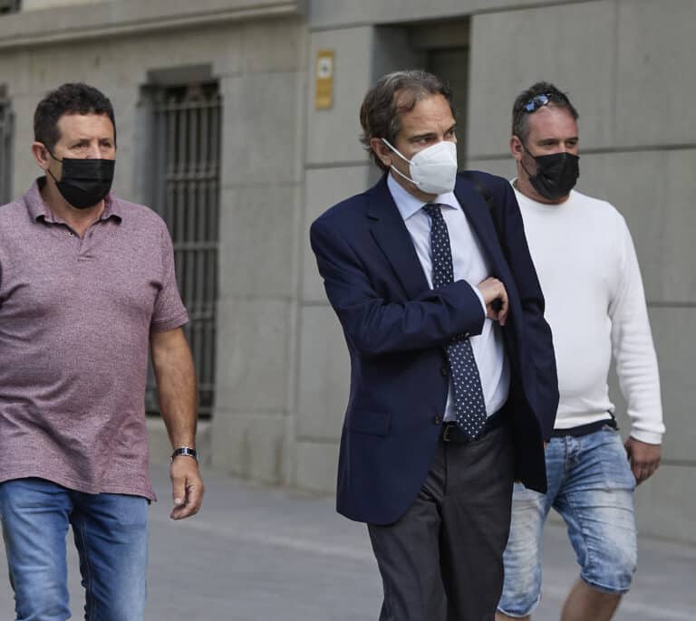 El juez prohíbe salir de España al patrón del Villa de Pitanxo