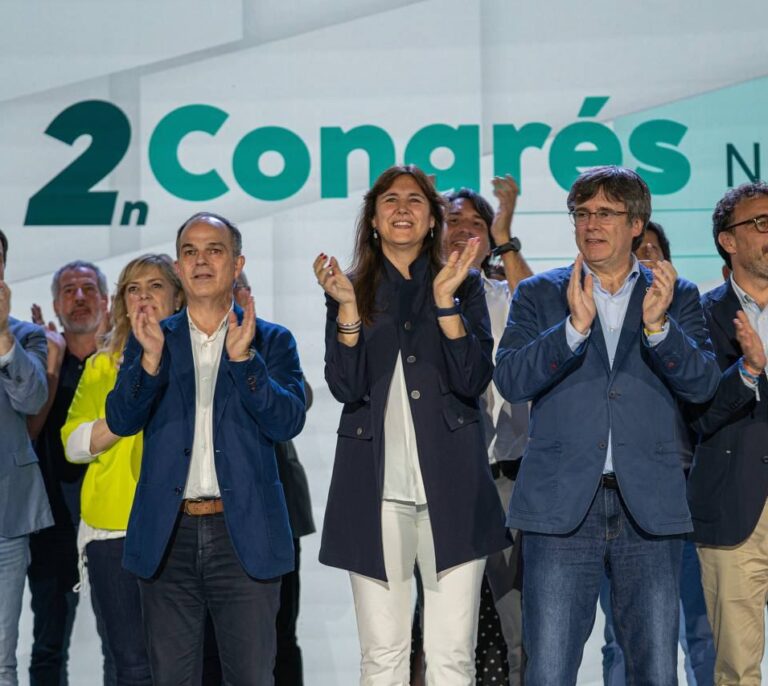 Puigdemont crea una dirección reducida con los duros de JxCat en plena negociación de la investidura
