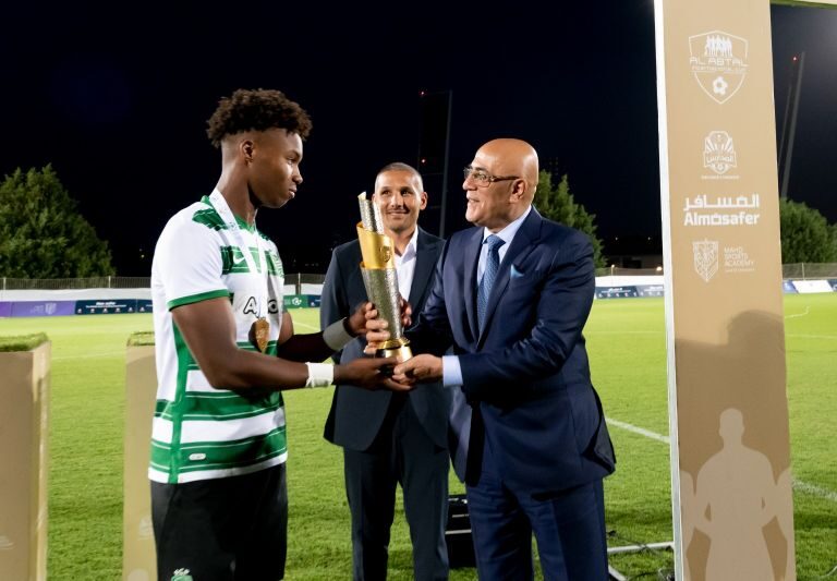 El Sporting Portugal sub-19,  ganador de la segunda edición del torneo Al Abtal International Cup