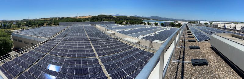 Paneles solares en un edificio