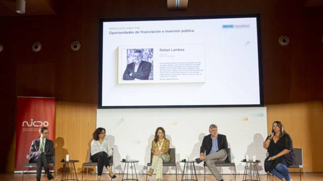 (I-D) Héctor Delvaulx, Cristina Morales, Juana Moreno, Rafael Lambea y Nathalie Martínez