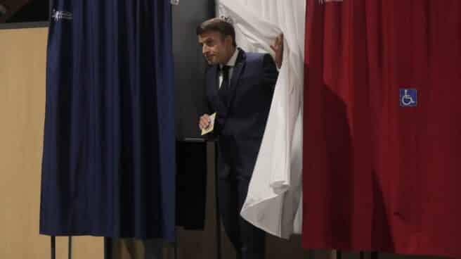 Macron en la segunda vuelta de las elecciones en Francia El presidente de Francia, Emmanuel Macron, vota en las legislativas
