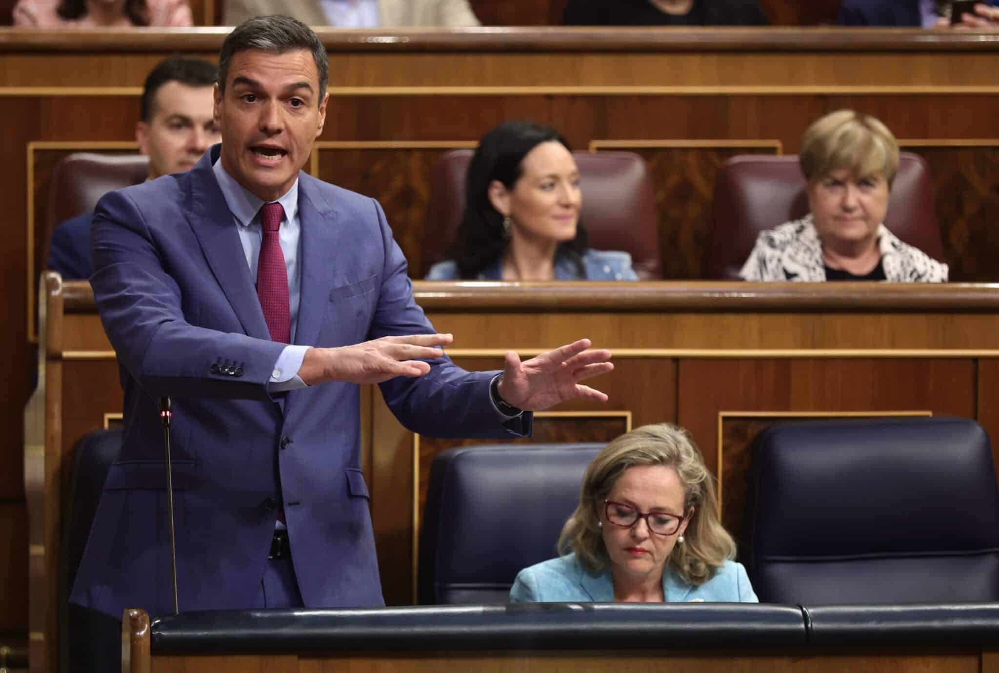 Moncloa toca a rebato frente al golpe del 19-J y estudia medidas "ambiciosas" para el decreto anti-crisis