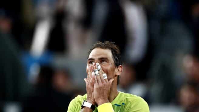 Rafael Nadal celebra su victoria ante Novak Djokovic en los cuartos de final de Roland Garros Rafael Nadal celebra su victoria ante Novak Djokovic en los cuartos de final de Roland Garros