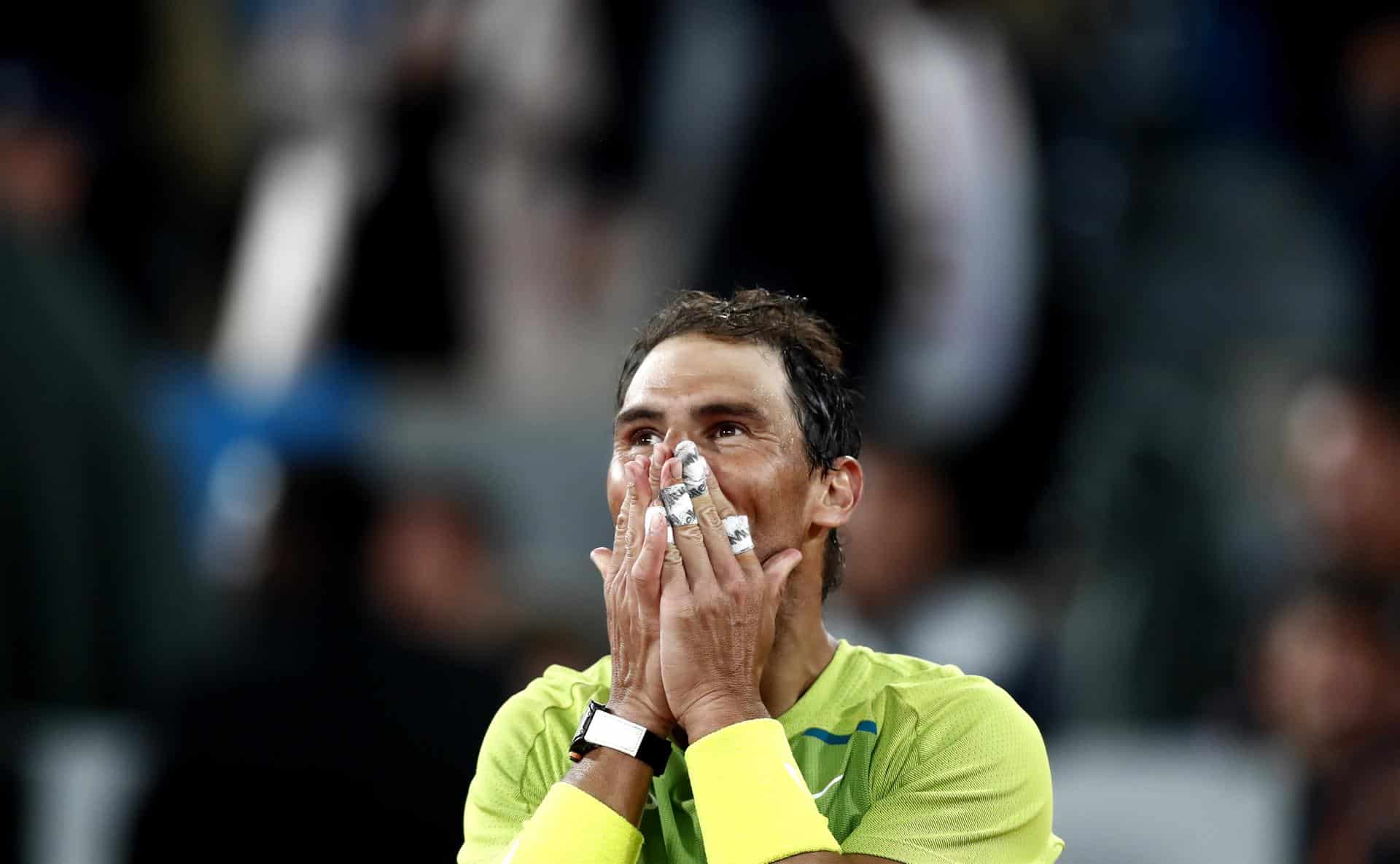 Rafael Nadal celebra su victoria ante Novak Djokovic en los cuartos de final de Roland Garros