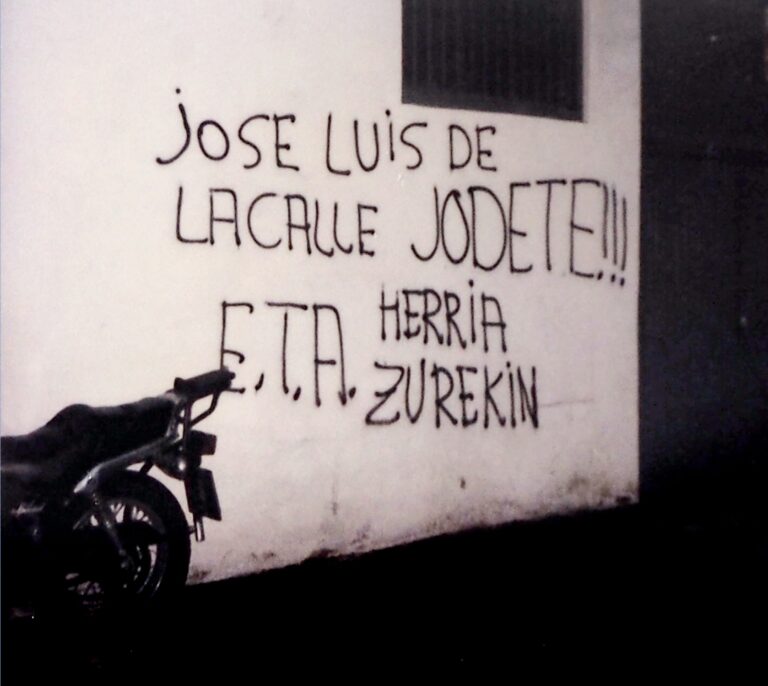 Esquelas en el buzón, champán en el portal del asesinado... la miseria de ETA 'al detalle'