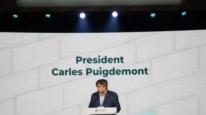 Puigdemont pasa cuentas con los jueces, el Rey, el PSOE y ERC en su adiós a la presidencia de Junts