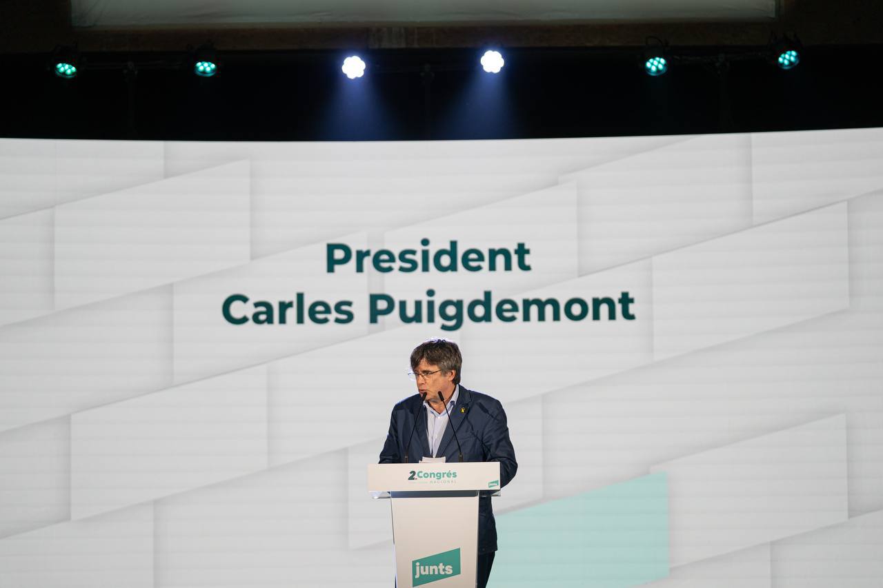 Puigdemont entra en campaña apoyando el "no" a seguir en el Govern
