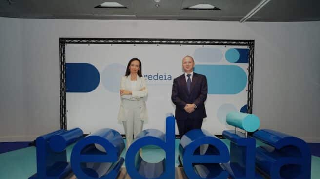 Redeia, nuevo nombre de Red Eléctrica Beatriz Corredor y Roberto G. Merino durante la presentación de Redeia