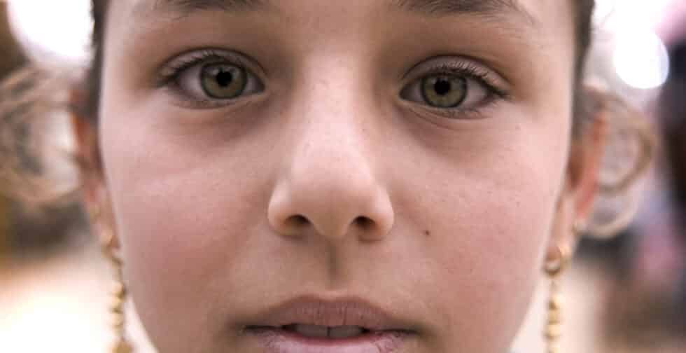 Mirada de una niña afgana fotografiada por Steve McCurry