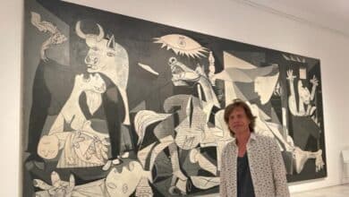 La foto "prohibida" de Mick Jagger delante del 'Guernica'