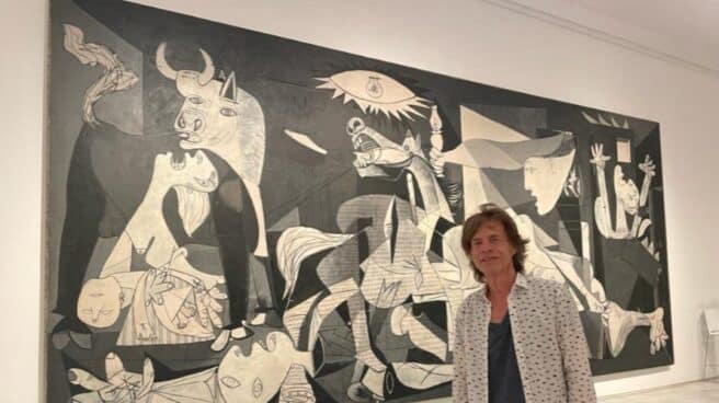 Mick Jagger delante del 'Guernica' en el Museo Reina Sofía.