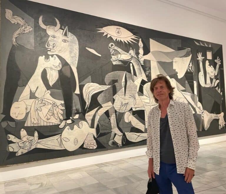 La foto "prohibida" de Mick Jagger delante del 'Guernica'