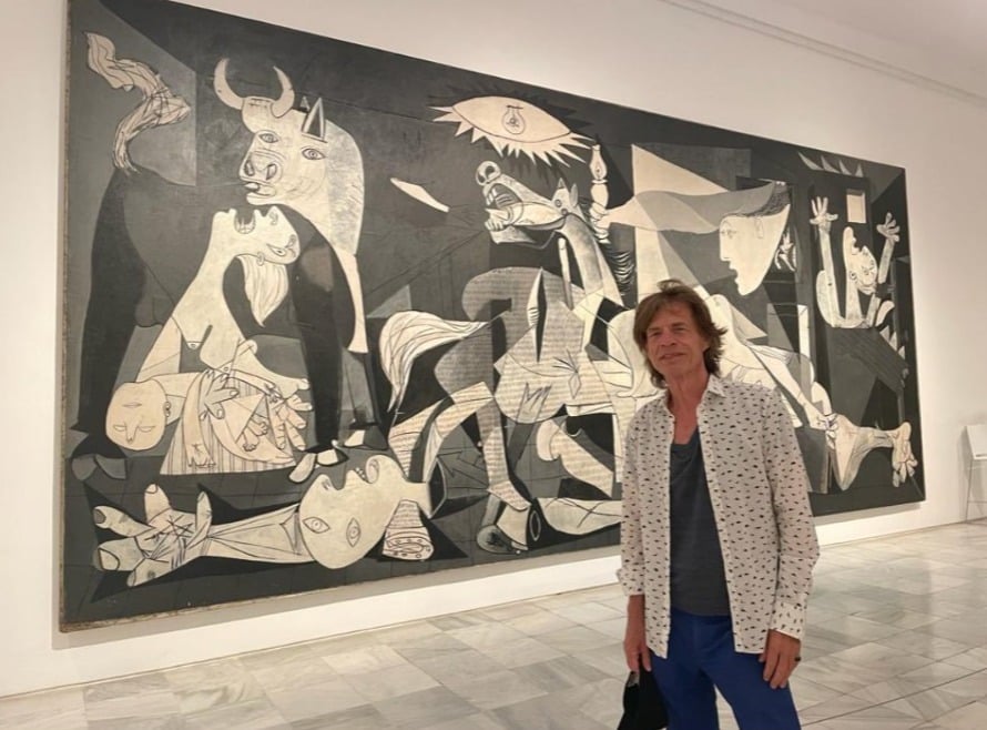 La foto "prohibida" de Mick Jagger delante del 'Guernica'