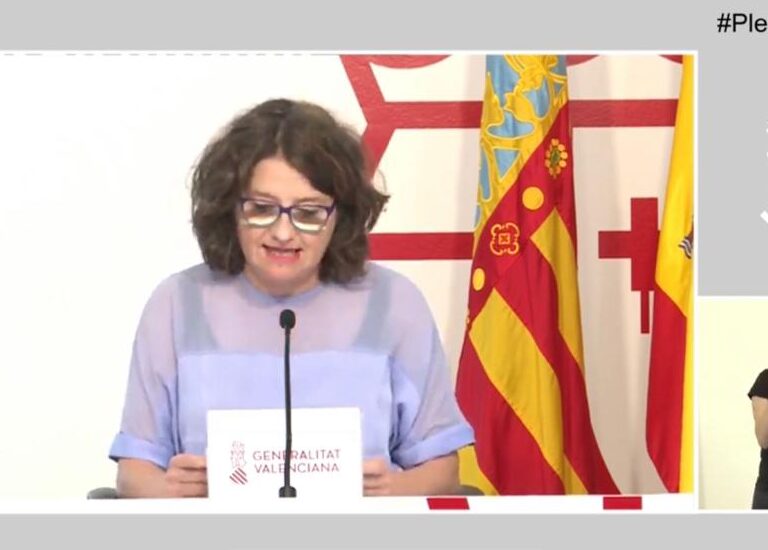 Oltra anuncia que no dimite tras su imputación "por ética y estética"