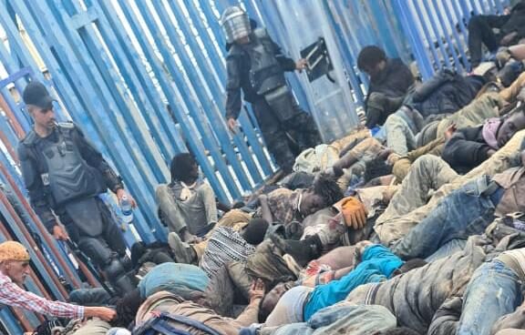 WhatsApp Image 2022-06-24 at 7.11.01 PM Inmigrantes tras el intento de este viernes de llegar a Melilla.