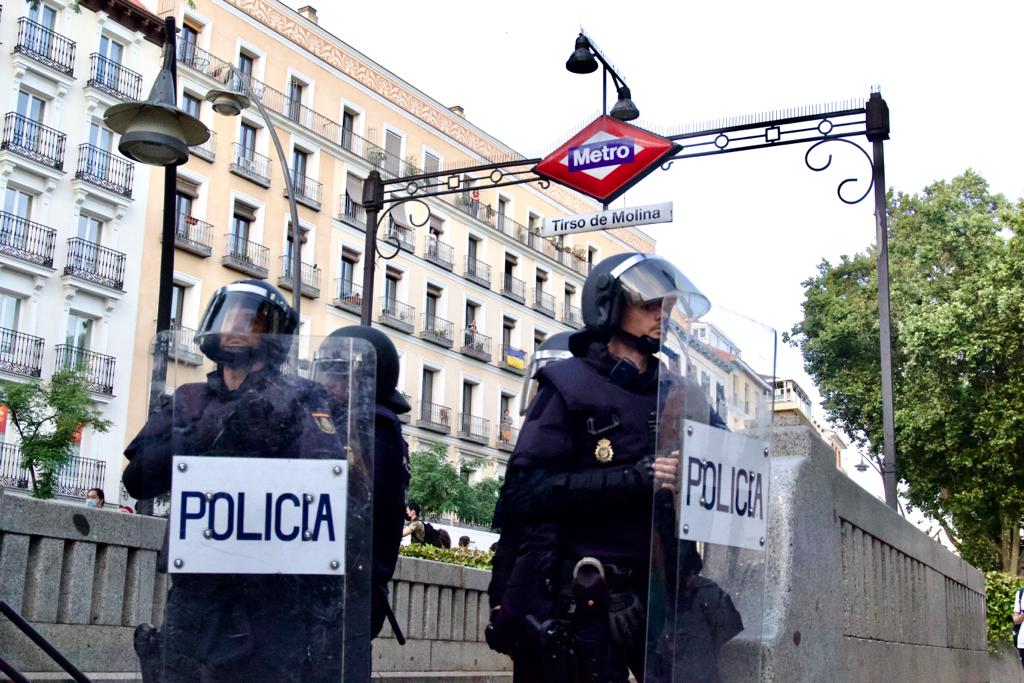 Mucha policía y pocos manifestantes en la marcha anti OTAN de Tirso de Molina