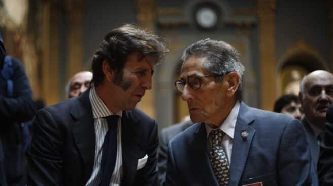 El torero villalpandino Andrés Vázquez, junto a Juan José Padilla en una entrega de premios taurinos en 2019. El torero villalpandino Andrés Vázquez, junto a Juan José Padilla en una entrega de premios taurinos en 2019.