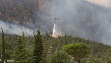 Tres incendios arrasan 1.100 hectáreas en Cataluña y amenazan 20.000 más