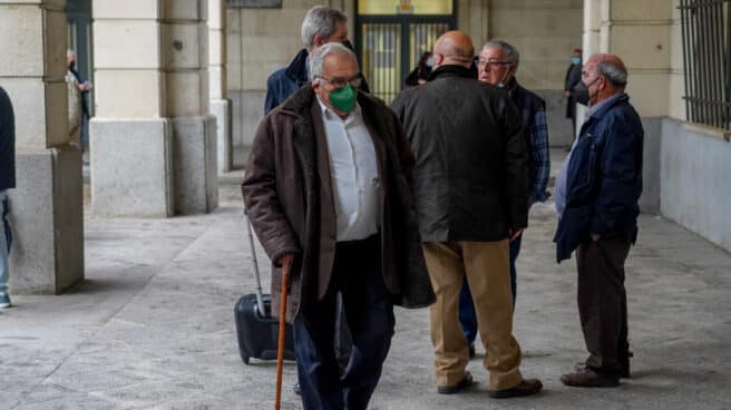 Ángel Rodríguez de la Borbolla, llegando a la Audiencia de Sevilla durante el juicio.