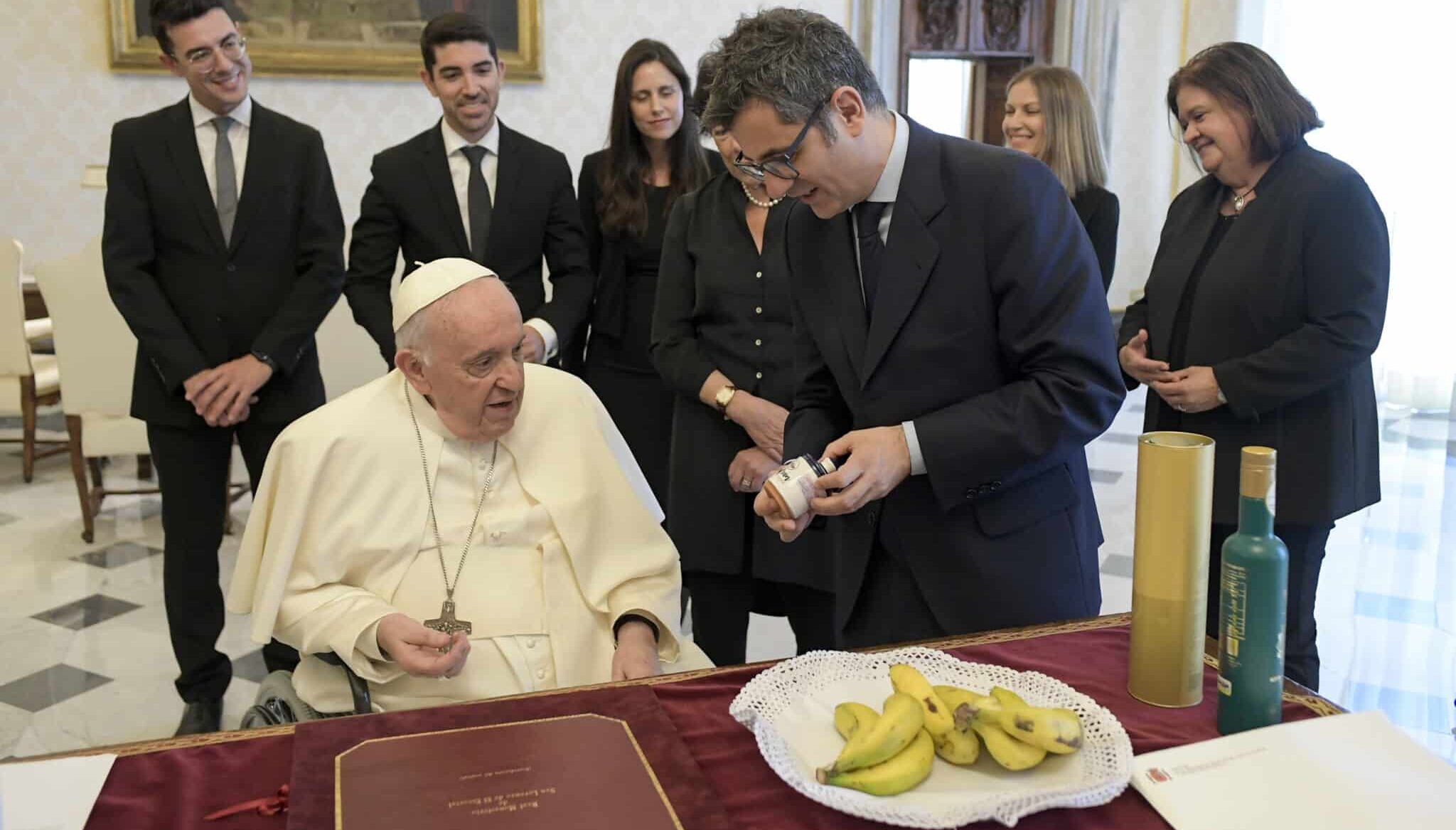 El papa Francisco y el ministro Félix Bolaños, durante su audiencia en el Vaticano.